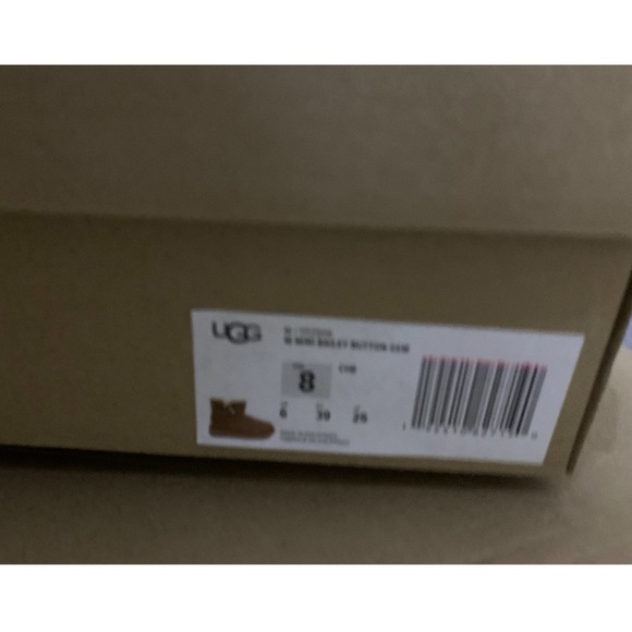 ⭐️SOLD⭐️ UGG Box - Picture 3 of 3